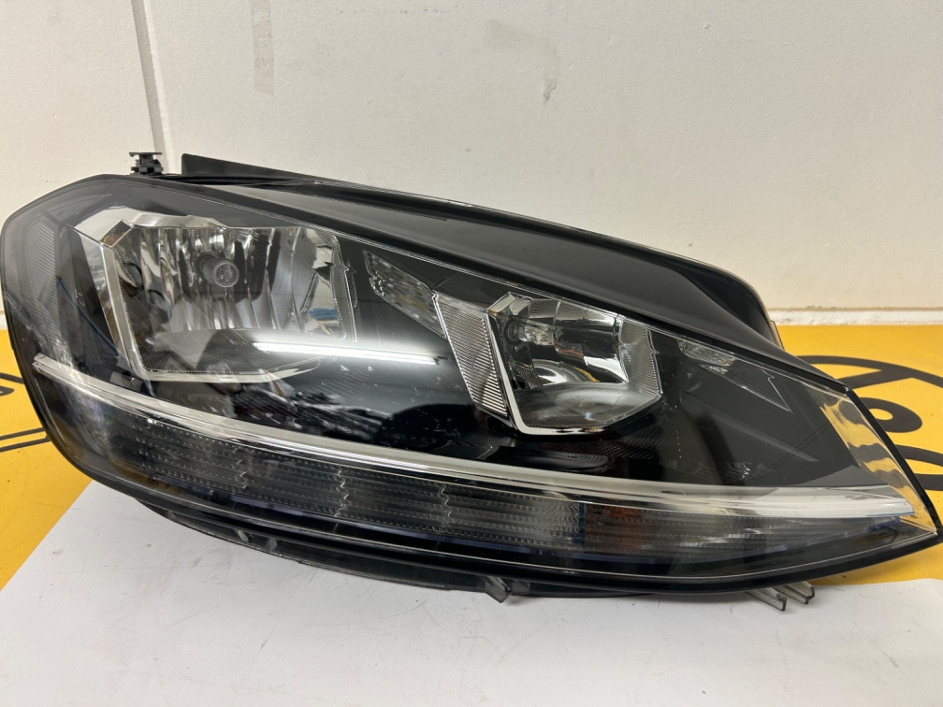 VW Golf 7 Facelift Halogeen LED Koplamp Rechts 5G1941006D, Auto-onderdelen, Gebruikt, Volkswagen, Volkswagen AG, Vw@volkswagen.de