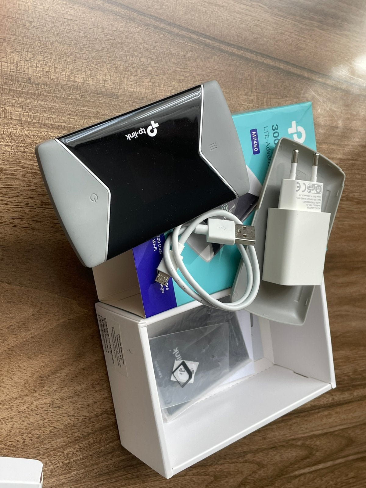 Nieuwstaat TP-Link M7450 mobile Wifi - simkaart 60 €, Ophalen, Zo goed als nieuw