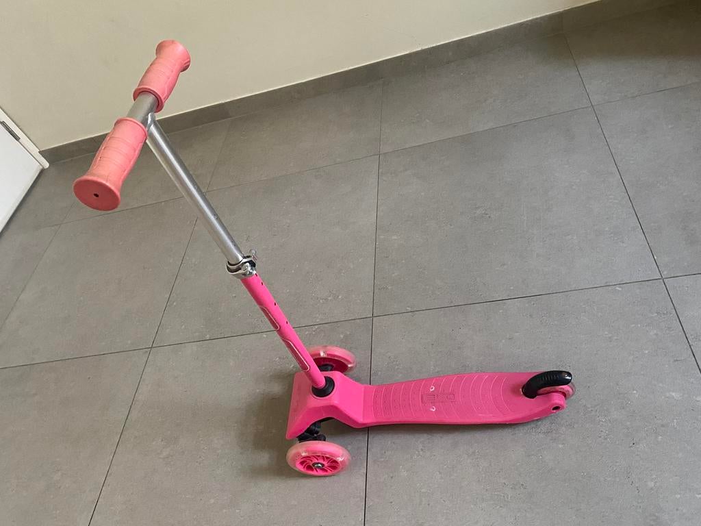 Step met lichtjes, Fietsen en Brommers, Steps, Ophalen, Zo goed als nieuw