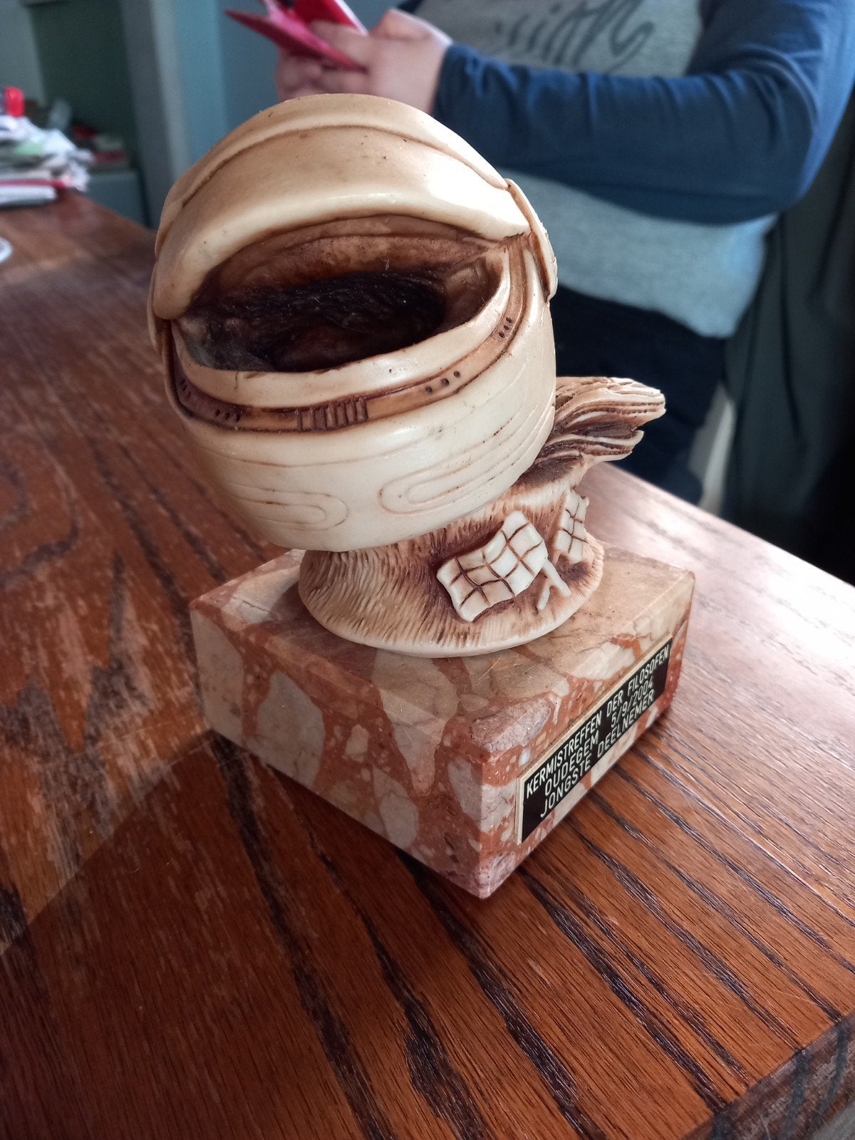 Helm standbeeld met marmer, Collections, Tirelires, Enlèvement