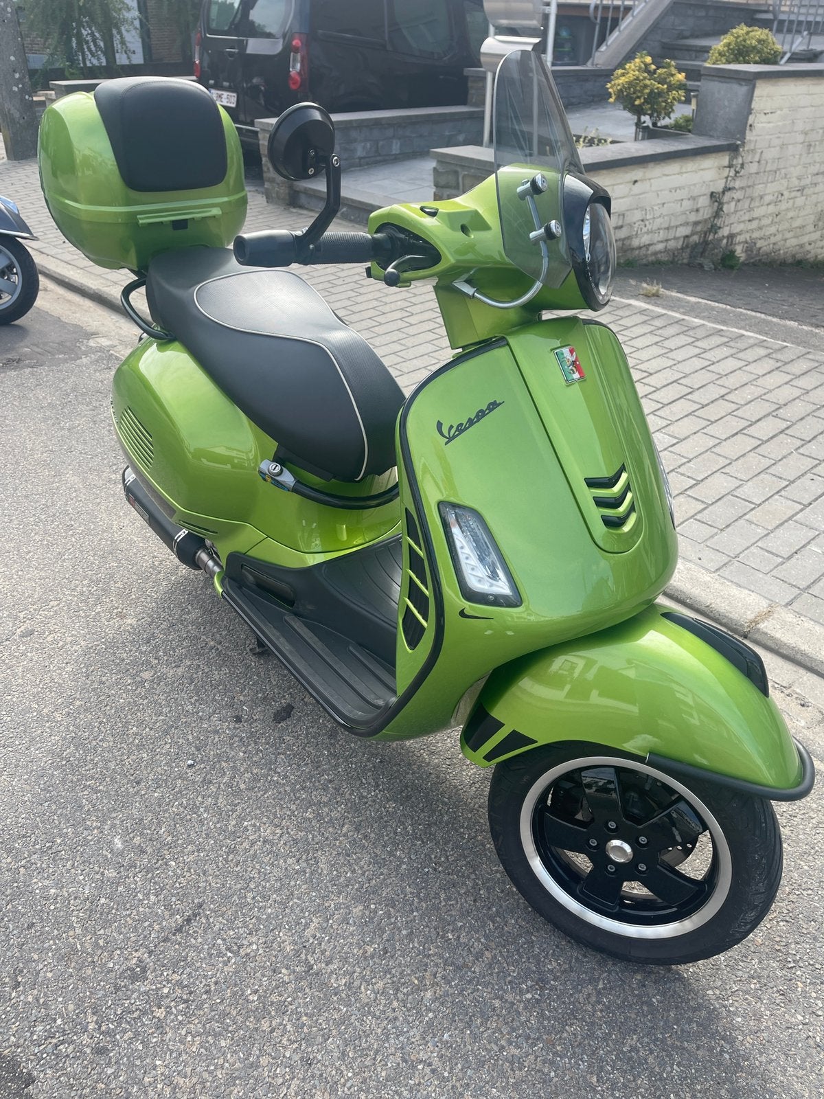 Vespa GTS 300 cc vert citron, Enlèvement, Comme neuf