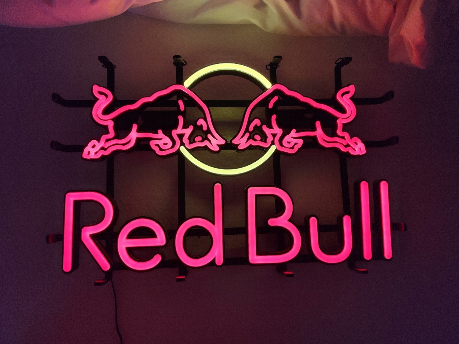 Enseigne Red Bull neon, Enlèvement