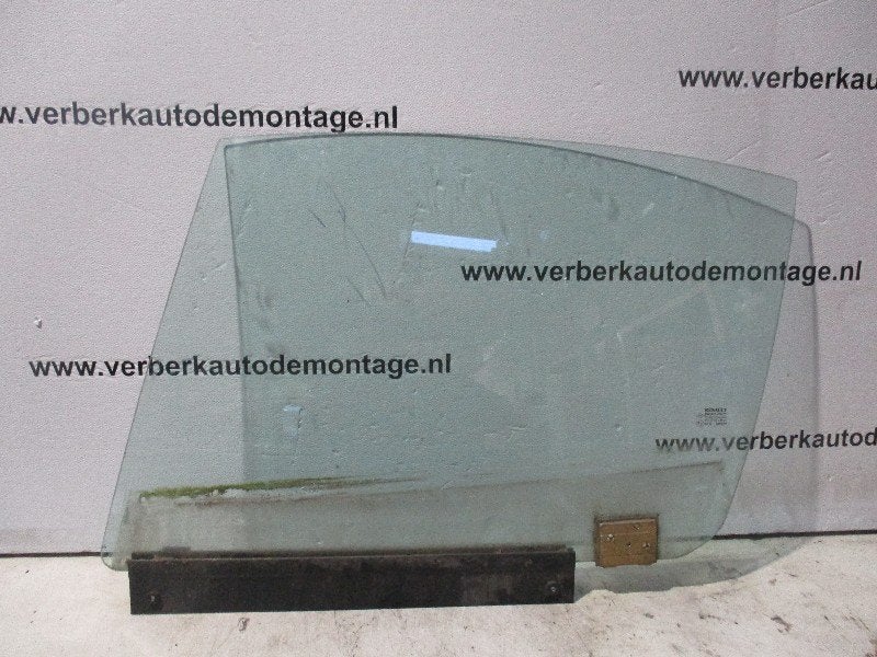 PORTIERRUIT LINKS VOOR Renault Megane (EA) (01-1996/09-2003), Gebruikt, Renault, Peter-Huppertz-Straße 5
51063  Köln, DE, Dialog.deutschland@renault.de