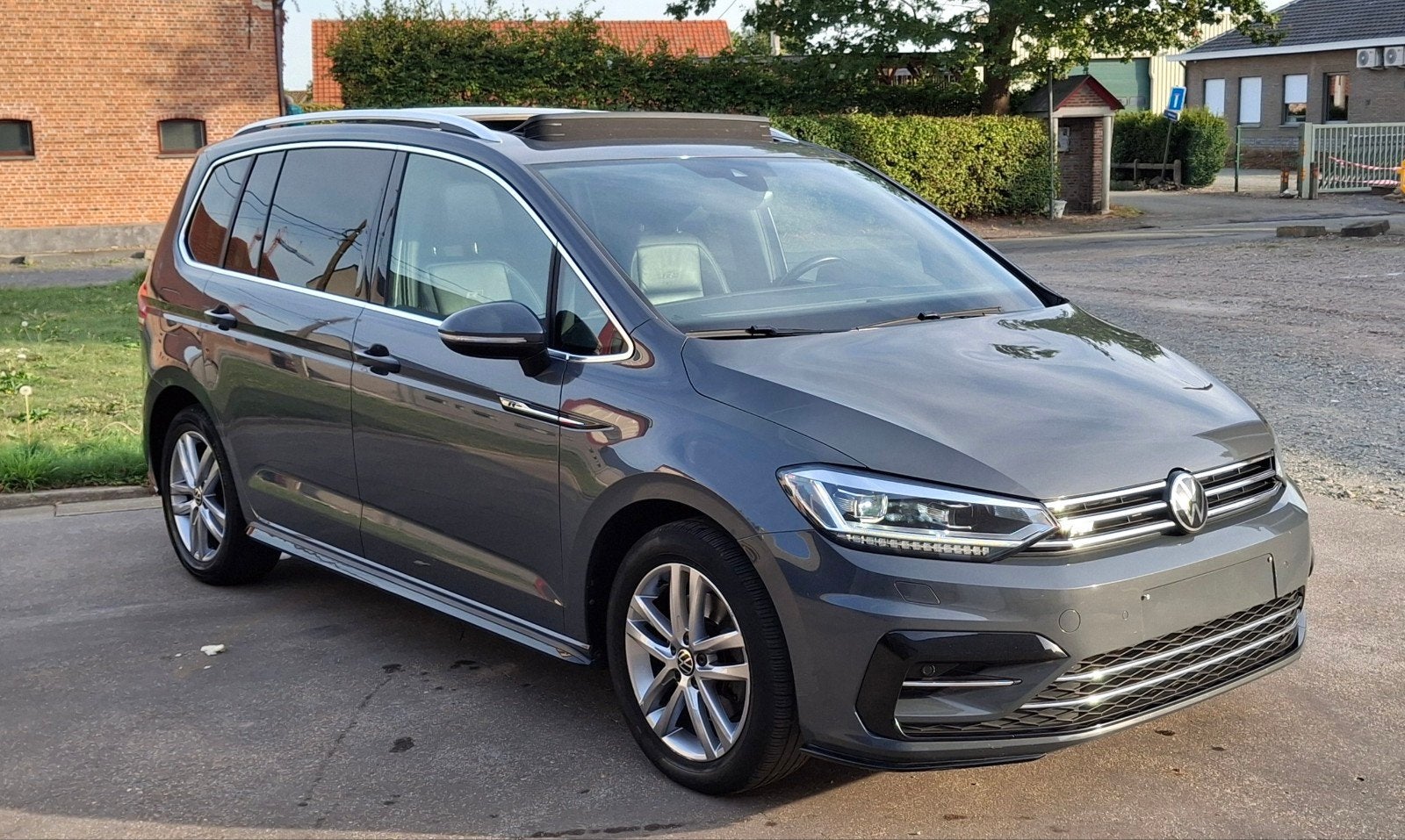 VW Touran R-line DSG 7pl 1500cc Tsi, Cuir, Argent ou Gris, Achat, Entreprise