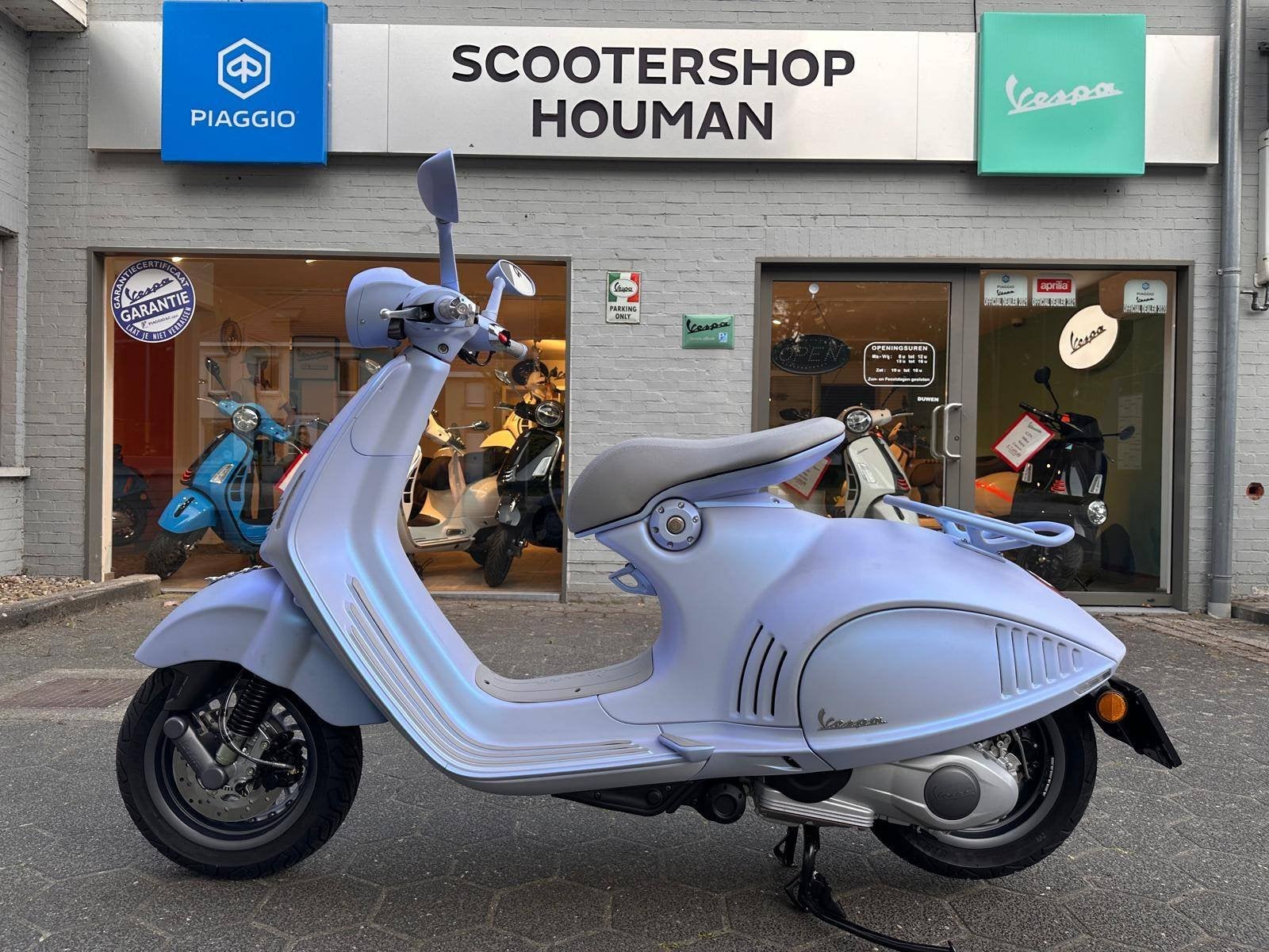 Vespa 946 SNAKE GELIMITEERDE & GENUMMERDE EDITIE (888 stuks), Nieuw, Benzine, 125 cc, Overige modellen