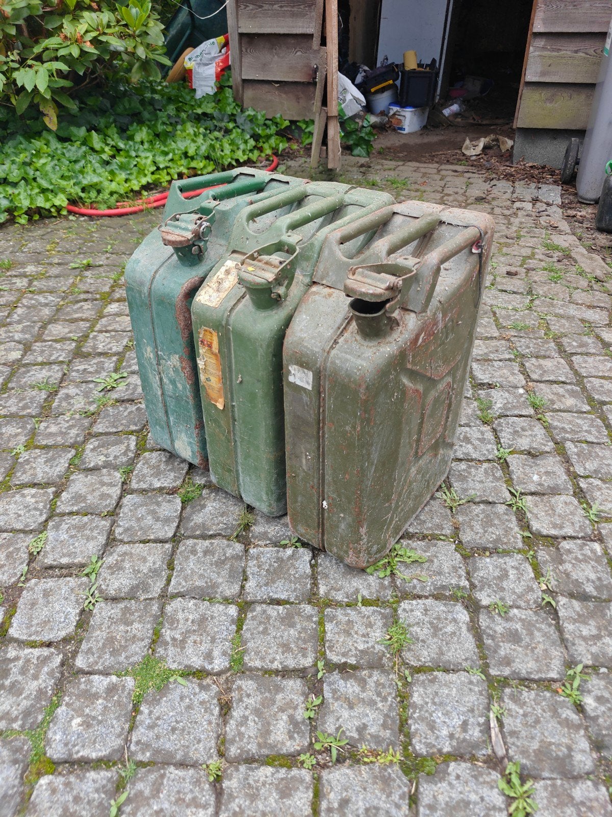 3x jerrycan, Ophalen