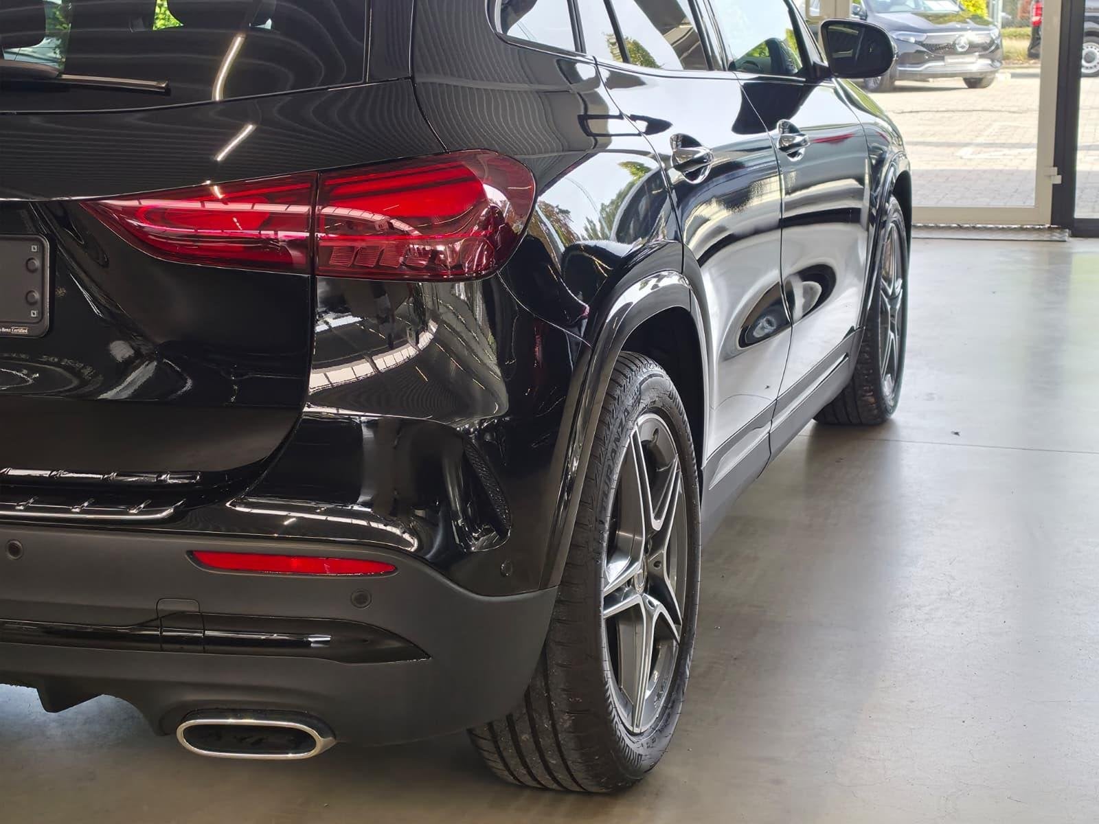 Mercedes-Benz GLA GLA 180 AMG Line, Auto's, Stof, Gebruikt, 4 cilinders, 136 pk