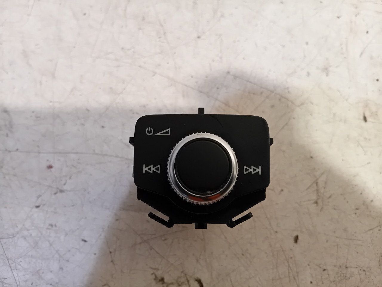 Radio bediening Audi A1, Enlèvement ou Envoi, Van der Ven Autorecycling B.V., Onderdelen@venauto.nl, Ettenseweg 76, 4706 PB Roosendaal, The Netherlands