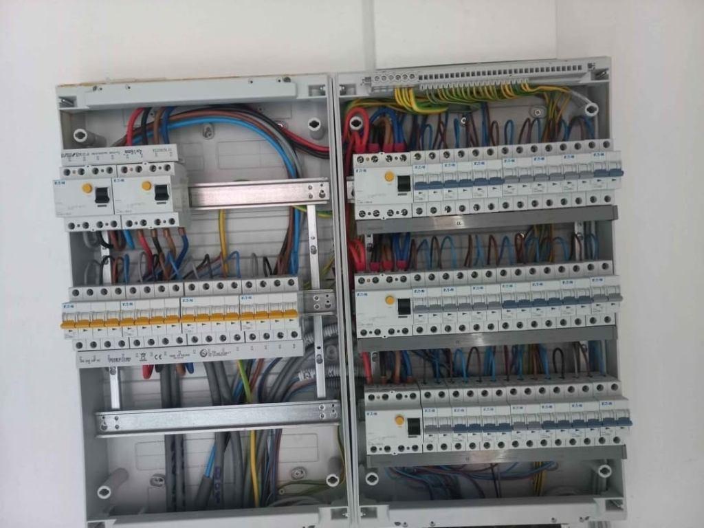 #électricien pro  0494233901