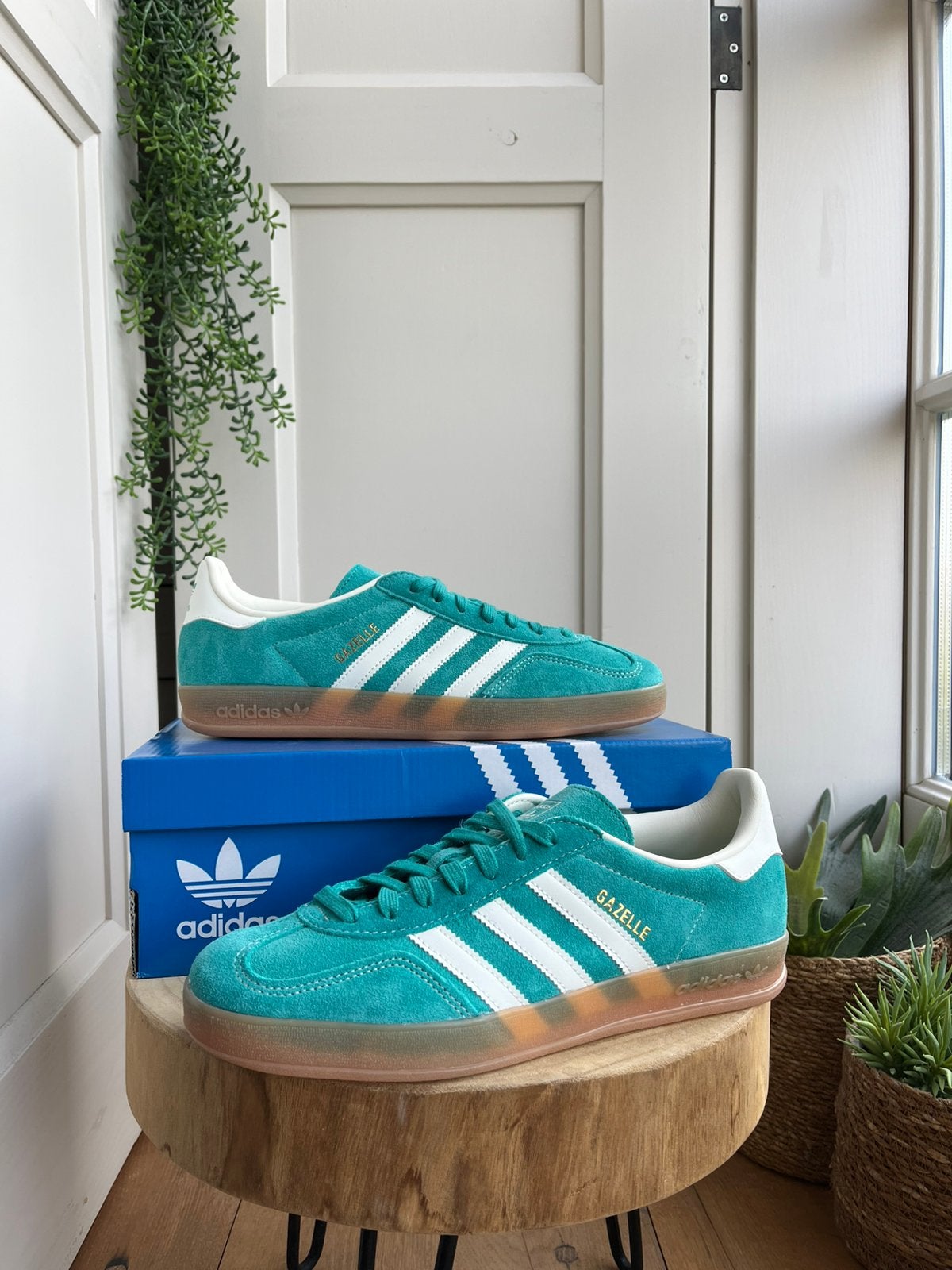 adidas Originals - Gazelle - 41/43 - eclipse green beige, Ophalen of Verzenden, Zo goed als nieuw, Wit, Sneakers