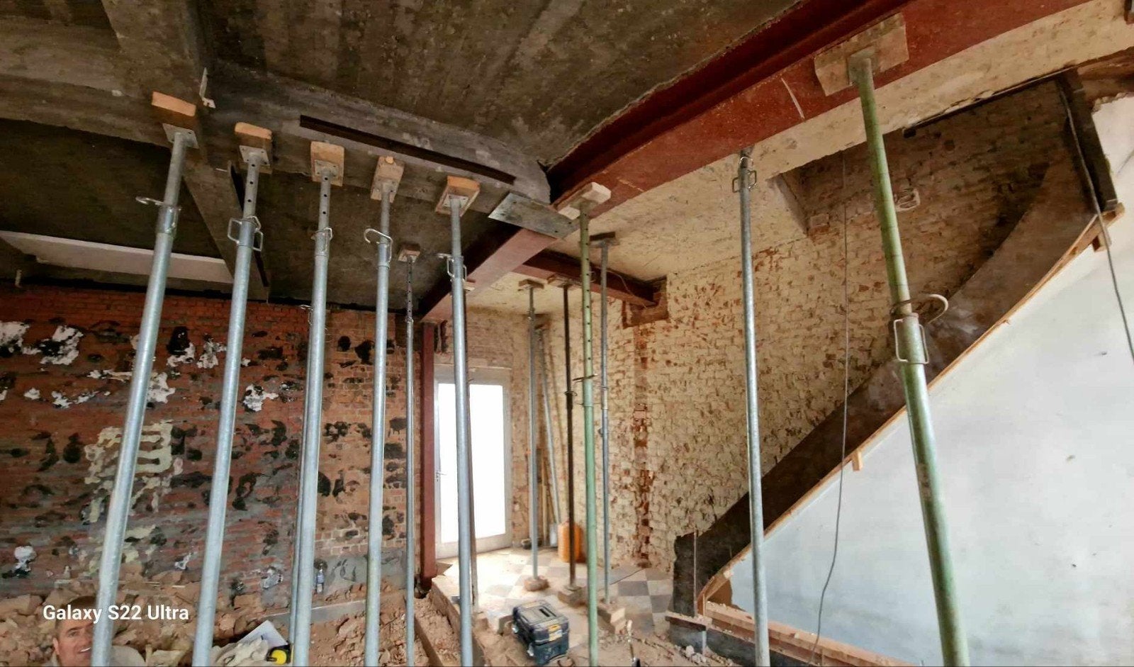 poutrel  plaatsen -poutrel steken -0466445657