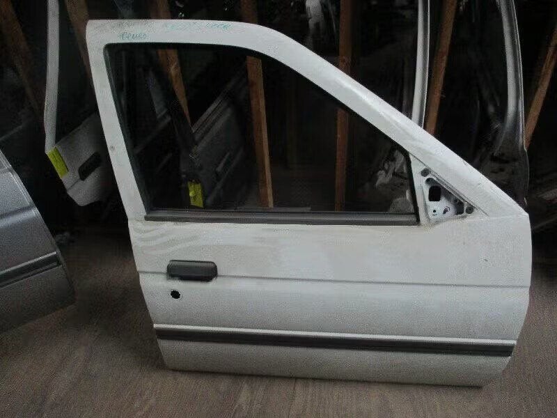 PORTIER RECHTS VOOR Ford Orion (AFL) (01-1990/12-1993), Enlèvement ou Envoi, Henry-Ford-Straße 1 50735 Köln, DE, Porte, Ford-Werke GmbH