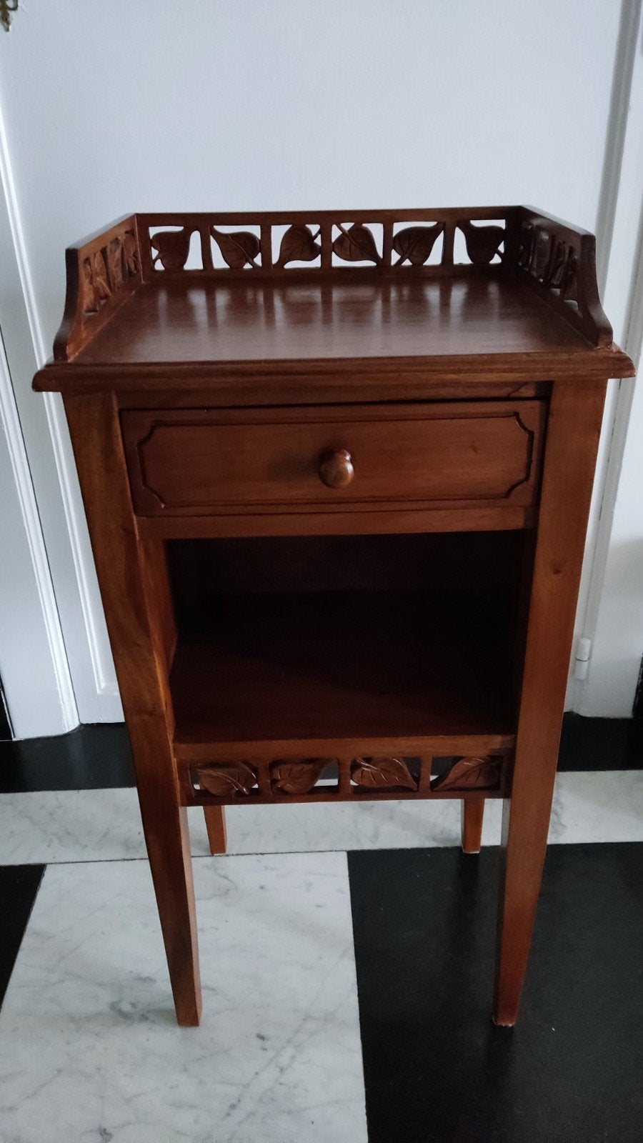 table de chevet, Enlèvement, Bois