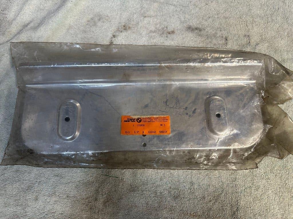 BMW E3 NIEUWE chroom/inox afdekplaat, NOS New Old Stock, Achterklep, Nieuw, Achter, BMW