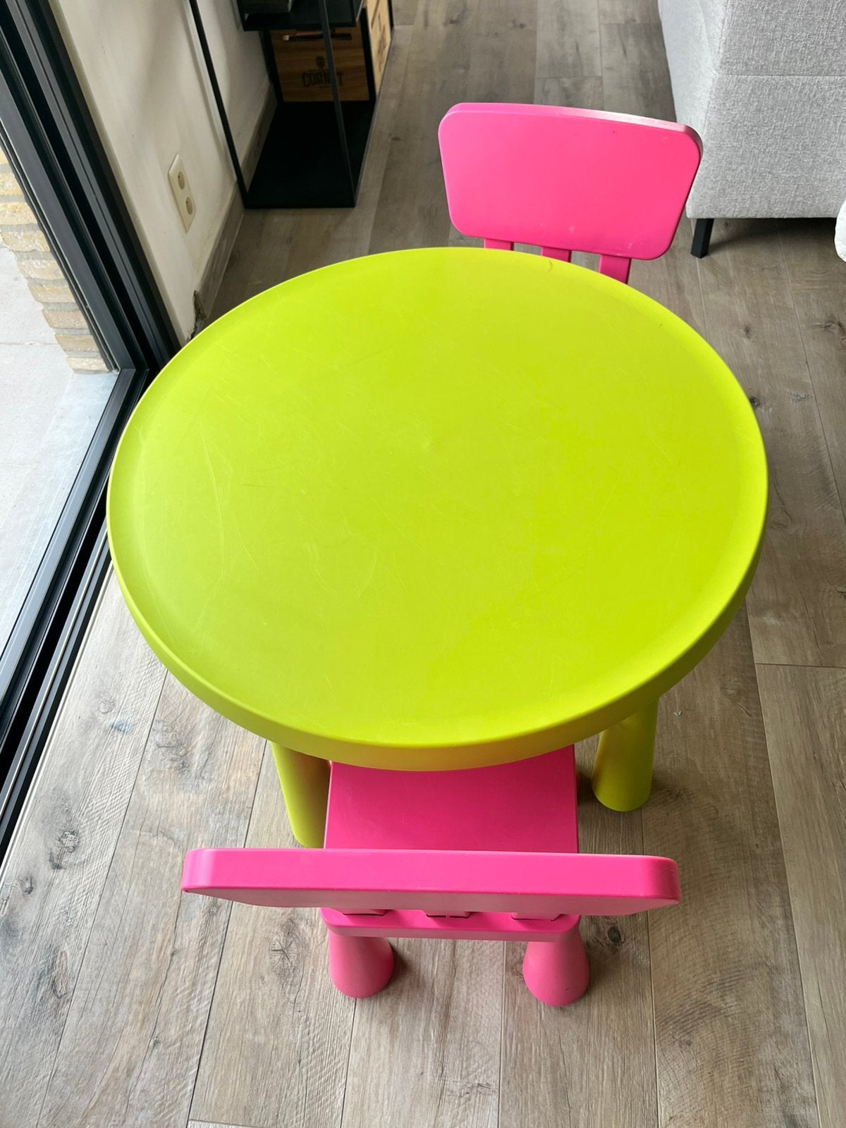 Ikea Mamut ronde tafel en 2 stoelen, Kinderen en Baby's, Ophalen, Gebruikt, Stoel(en)