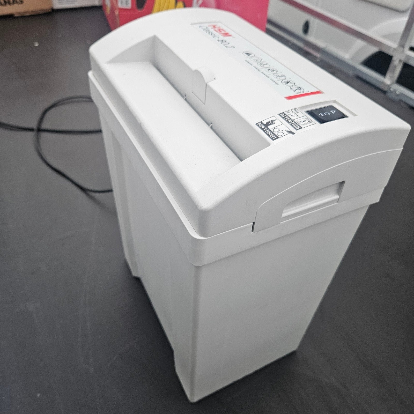 Papierversnipperaar, lage prijs, werkt perfect., Ophalen