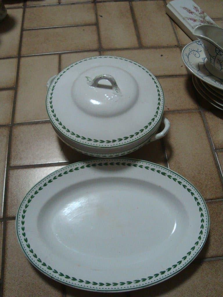 Kleine terrine en ovale schotrel Boch, decor Laurier., Ophalen