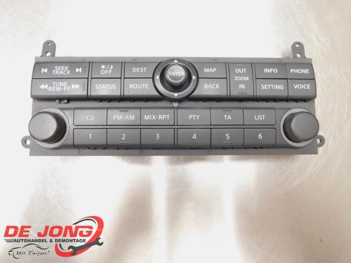 Radiobedienings paneel van een Nissan Navara, Gebruikt, -, -, Ophalen of Verzenden