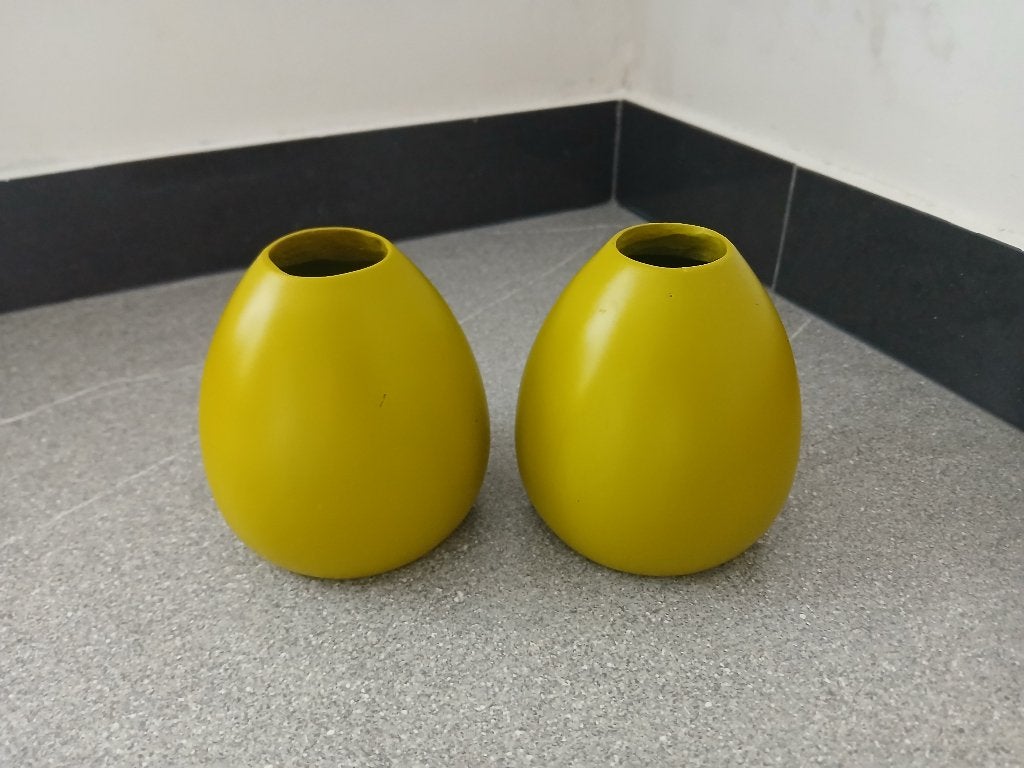 Leuke vaasjes 2stuks hoogte 11cm, Kunststof, Gebruikt, Ophalen of Verzenden, Geschikt voor buiten