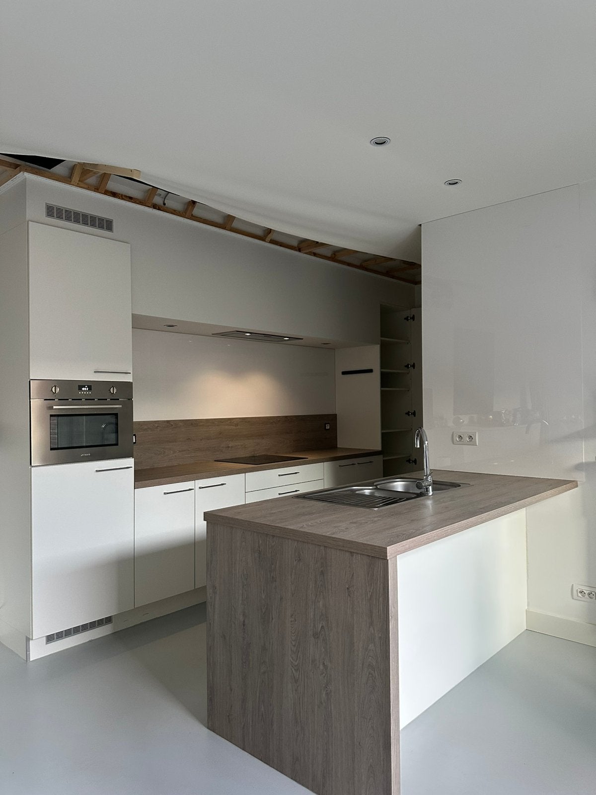 CUISINE DE LUXE + SMEG ELECTRO+HOTTE NEUF+DÉMONTÉ, Bois, Comme neuf, Enlèvement, Cuisine à mur double
