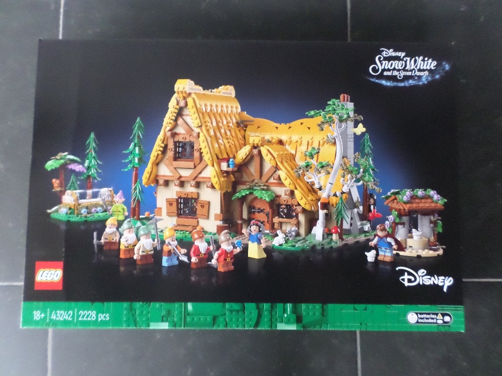 Lego Disney 43242 Huisje van Sneeuwwitje en de 7 dwergen, Neuf, Enlèvement ou Envoi, Lego, Ensemble complet