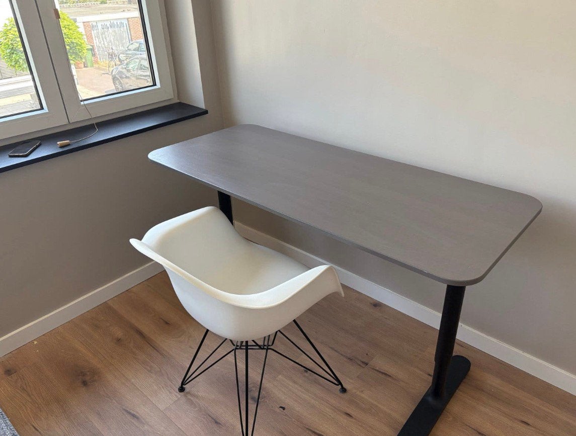 Bureau élégant et moderne avec chaise, Moderne, Enlèvement, Comme neuf