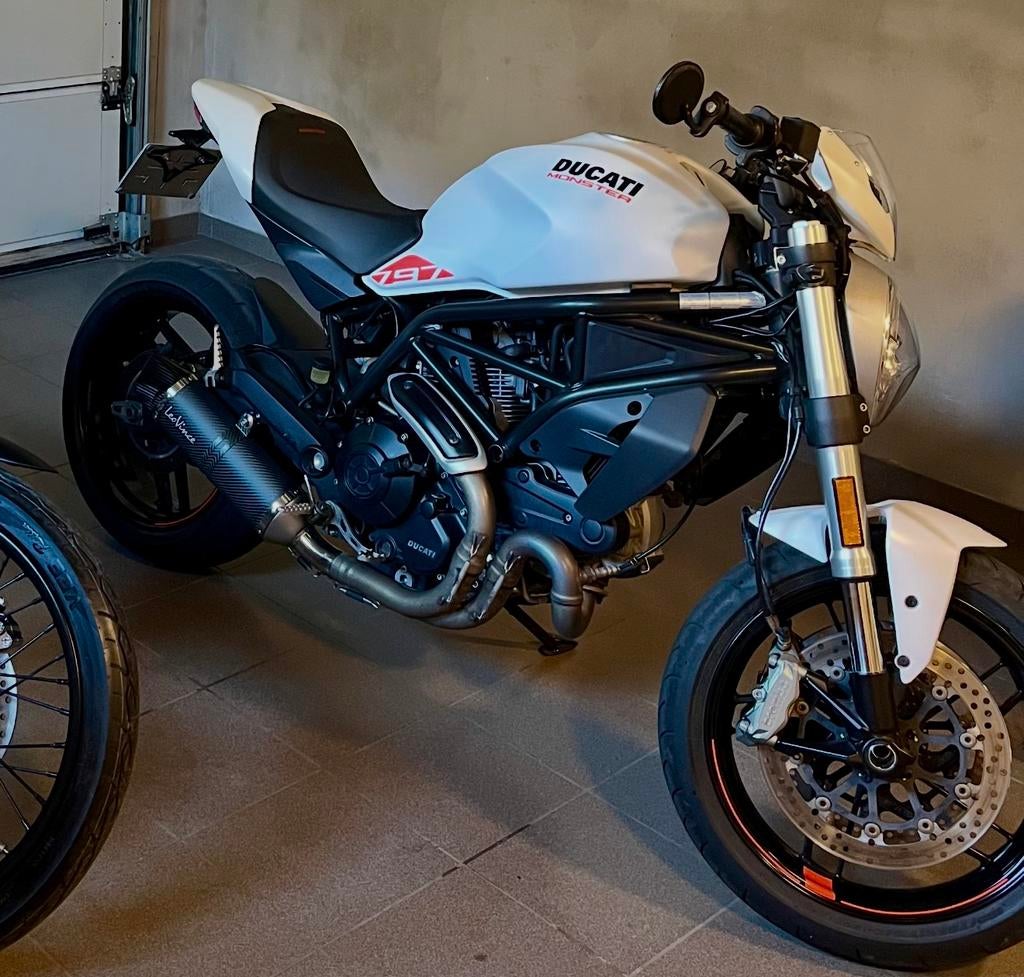 Ducati Monster 797 - 35kW, Motos, Motos | Ducati, Naked bike, 12 à 35 kW, 2 cylindres, Permis Moto A2 minimum, Éclairage LED, Échappement sport