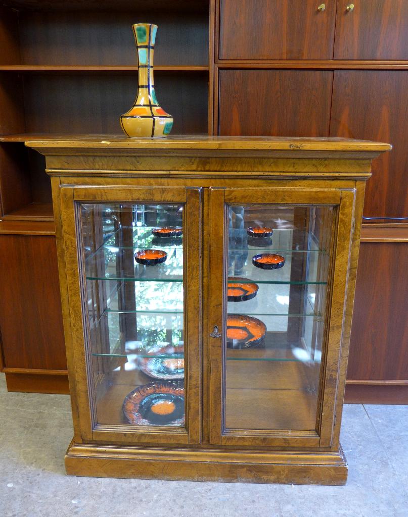 Belle vitrine ancienne, 25 à 50 cm, Antiek klassiek, Comme neuf, Enlèvement