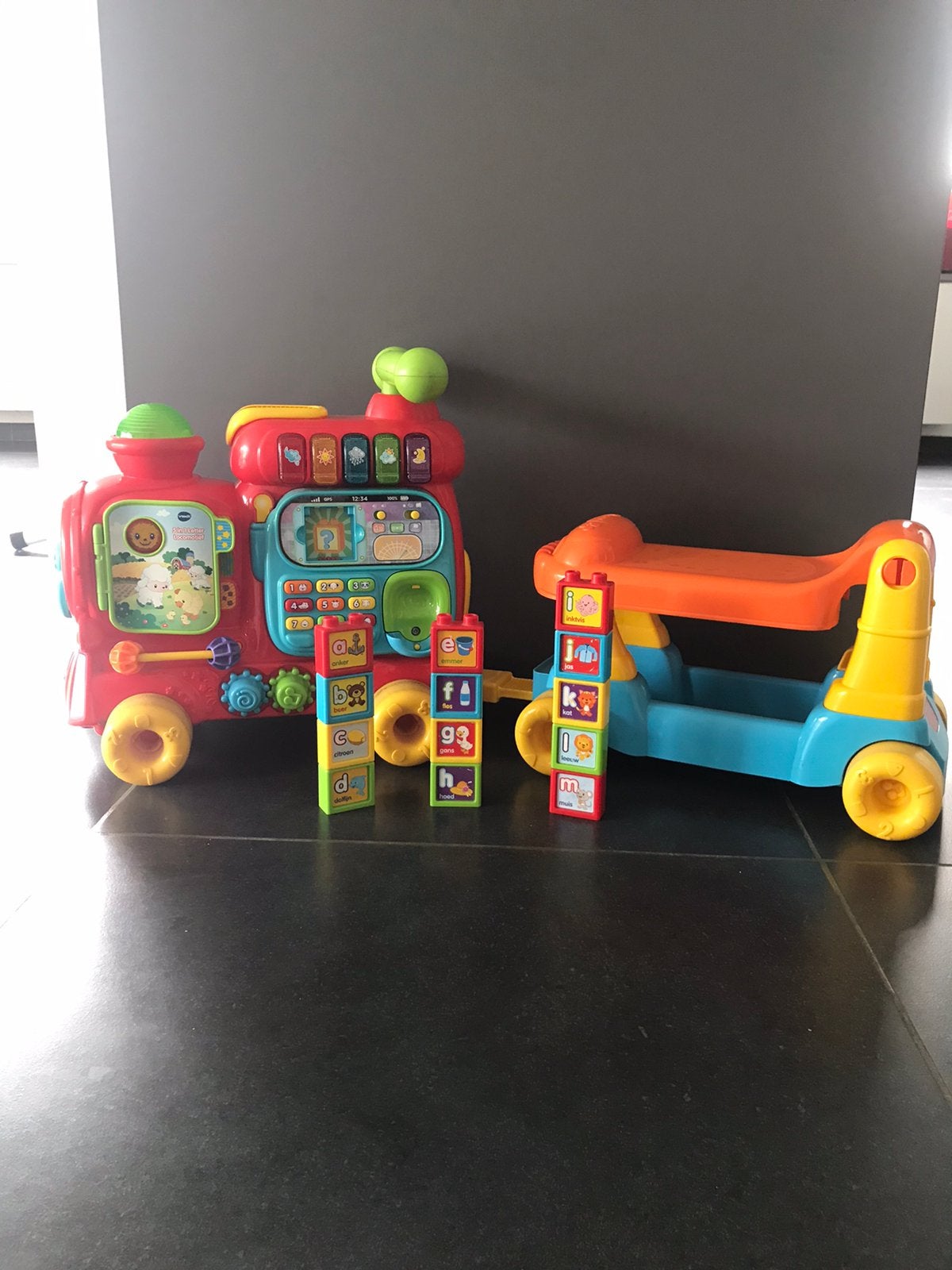 Trein VTech compleet met alfabet en werkt nog perfect, Ophalen of Verzenden, Zo goed als nieuw, 2 tot 4 jaar