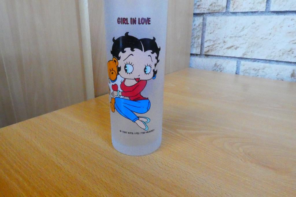 Betty boop girl in love signé 1997, Collections, Statues & Figurines, Enlèvement ou Envoi, Neuf, Humain