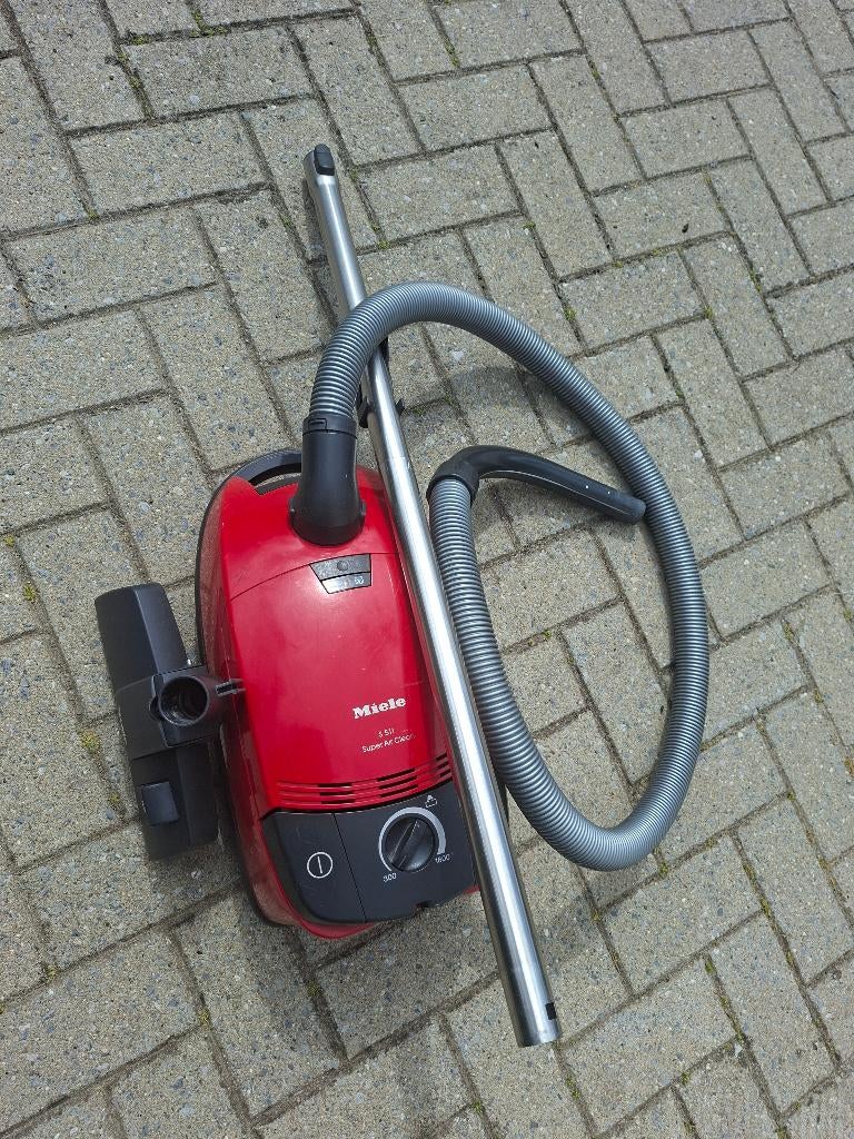stofzuiger miele, Elektronische apparatuur, Stofzuigers, Gebruikt, Miele, Sledestofzuiger, 1200 tot 1600 watt