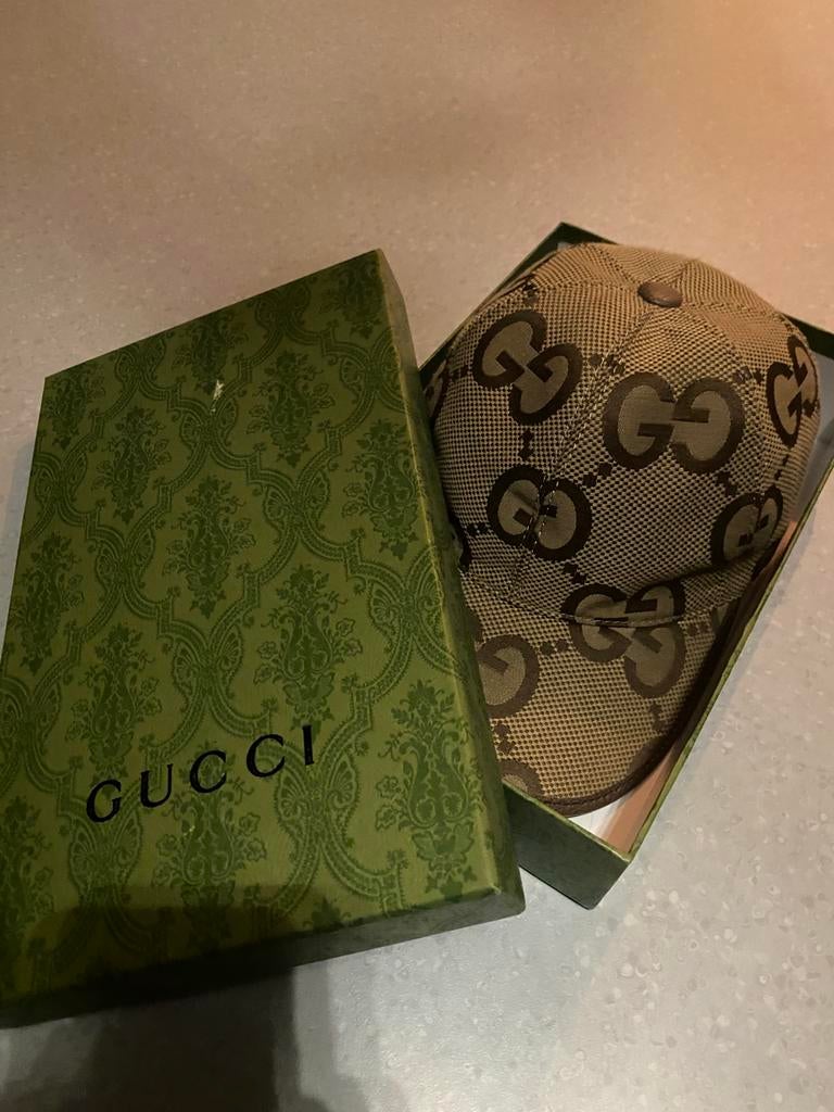Gucci jumbo, Ophalen of Verzenden, Zo goed als nieuw, 57 cm (M, 7⅛ inch) of minder, Pet