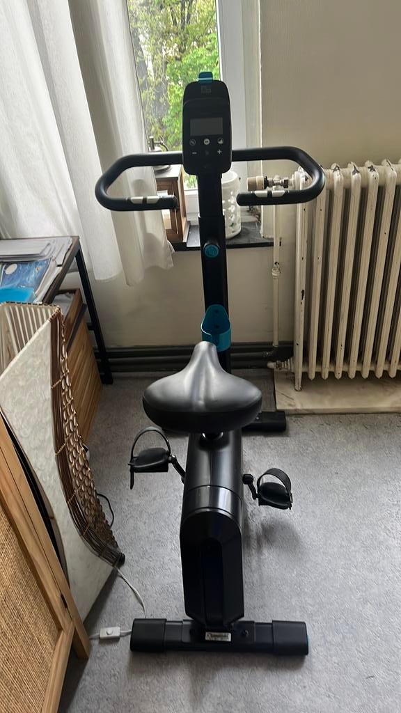 Velo d’appartement Décathlon, Sports & Fitness, Appareils de fitness, Comme neuf, Vélo d'appartement, Jambes, Autres matériaux