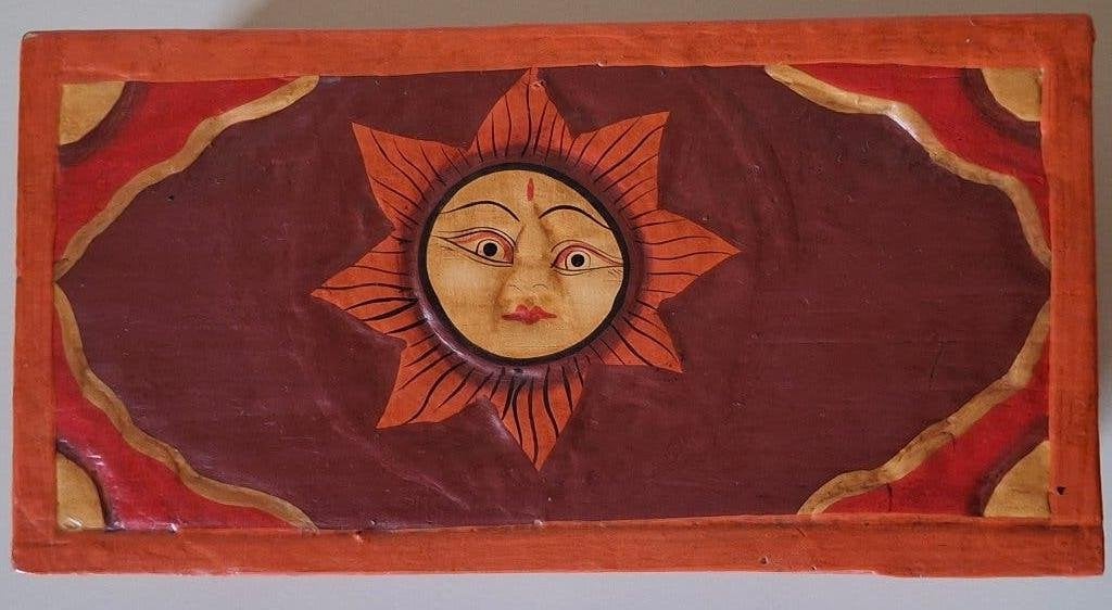 Vintage Handpainted Sun and Moon Wooden Box, Verzamelen, Overige Verzamelen, Ophalen of Verzenden