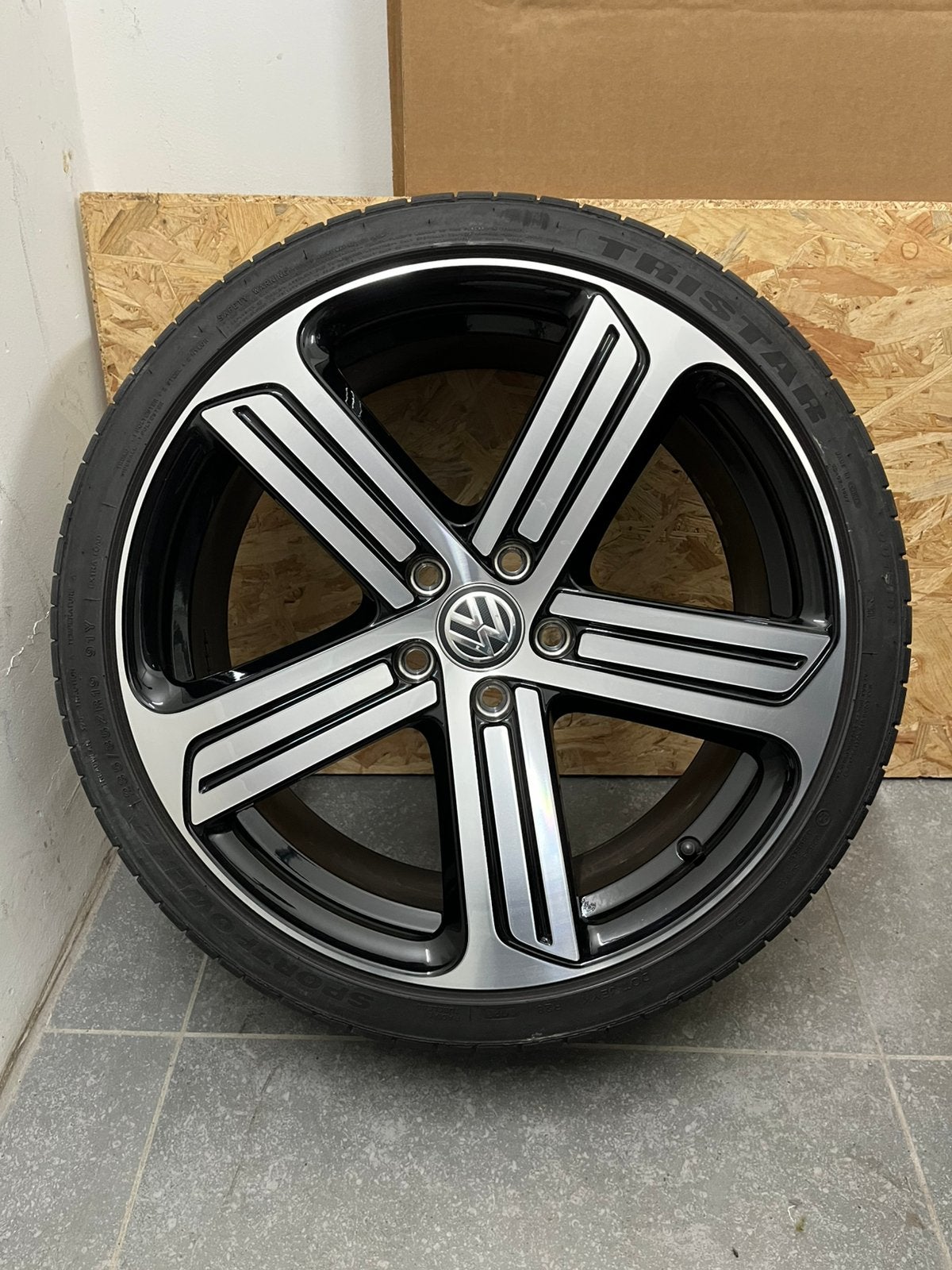 Une Jante origine19 pouces golf 7R avec pneu, Ophalen, 19 inch, Band(en)