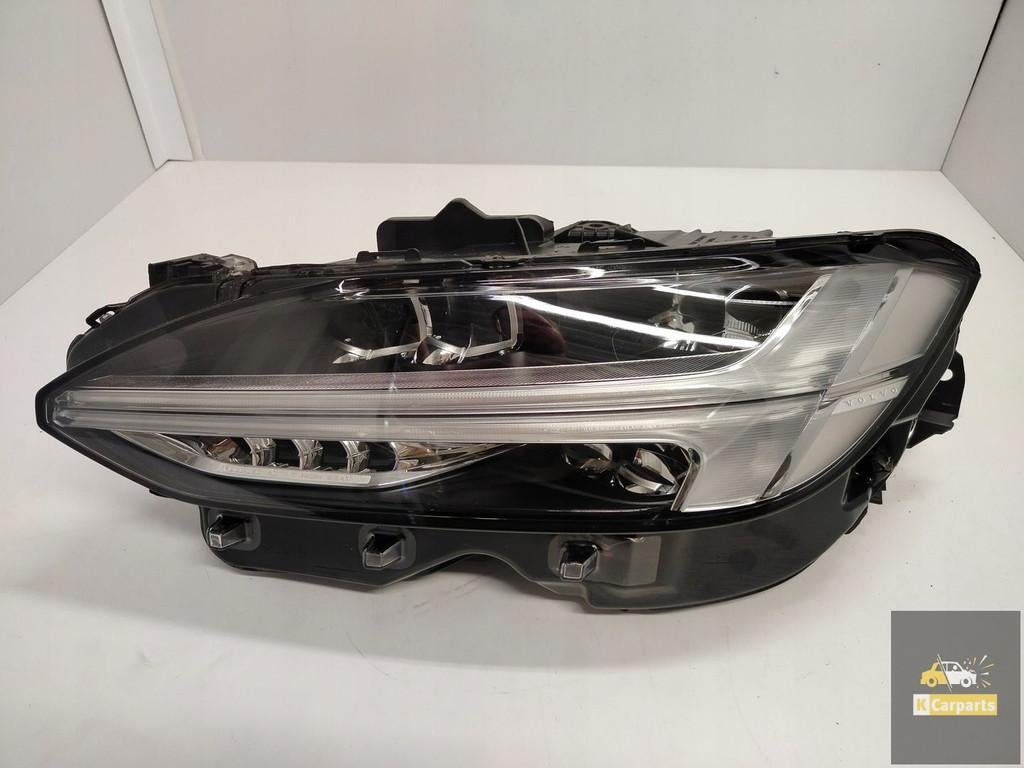 31655728, Phare avant gauche LED (2 modules) pour Volvo V90, Gunnar Engellaus vag 8
405 31  Gothenburg, SE, Info@volvocars.com