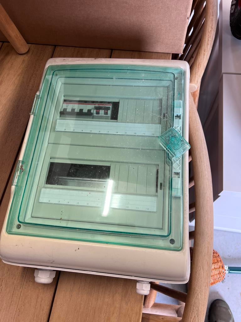 Electriciteitskast met toebehoren, Ophalen, Zo goed als nieuw, Stopcontact