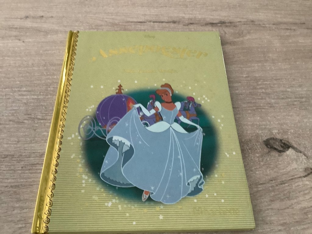 Disney Assepoester gouden voorleesboekje (2021), Ophalen of Verzenden, Zo goed als nieuw, Disney, Gouden boekje