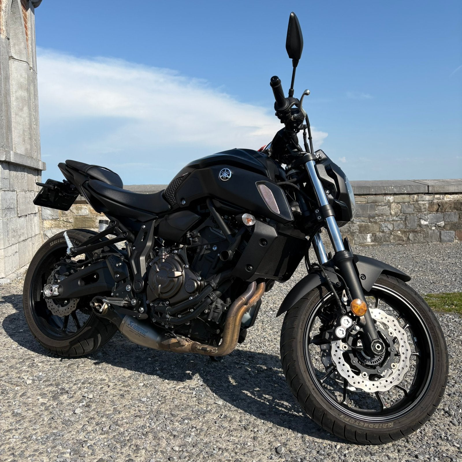 MT-07 Full Black (A2) + Akrapovic Titanium + accessoires, Permis Moto A2 minimum, Sport, Particulier