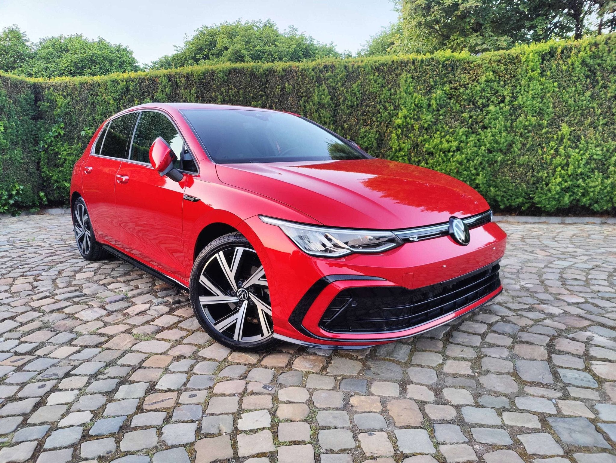 Volkswagen Golf Golf 1.5 eTSI R-Line OPF DSG (EU6AP) *Camera, Autos, Volkswagen, Rouge, Entreprise, Alcantara, Noir