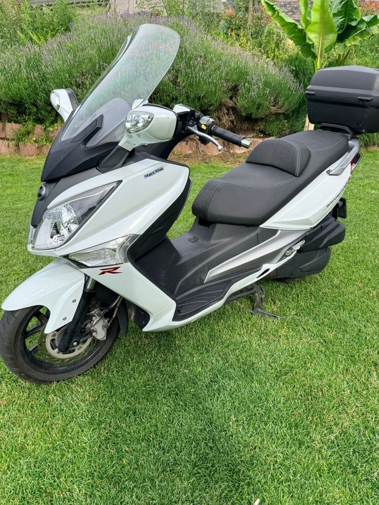 SYM Joymax 125 i ABS (16500 km, new batt + box), Vélos & Vélomoteurs, Autres modèles, 125 cm³, Comme neuf, Enlèvement