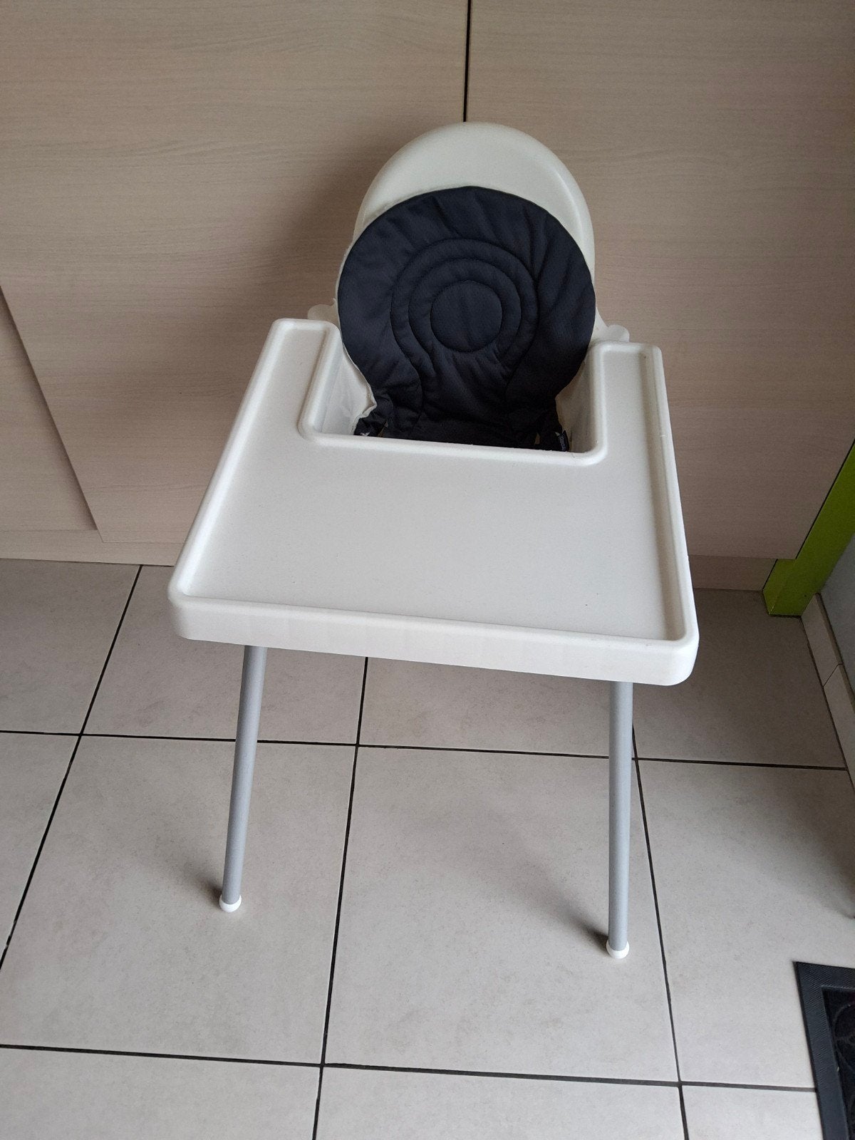 ikea kinder eetstoel met tafeltje en chicco kussentje, Kinderen en Baby's, Ophalen
