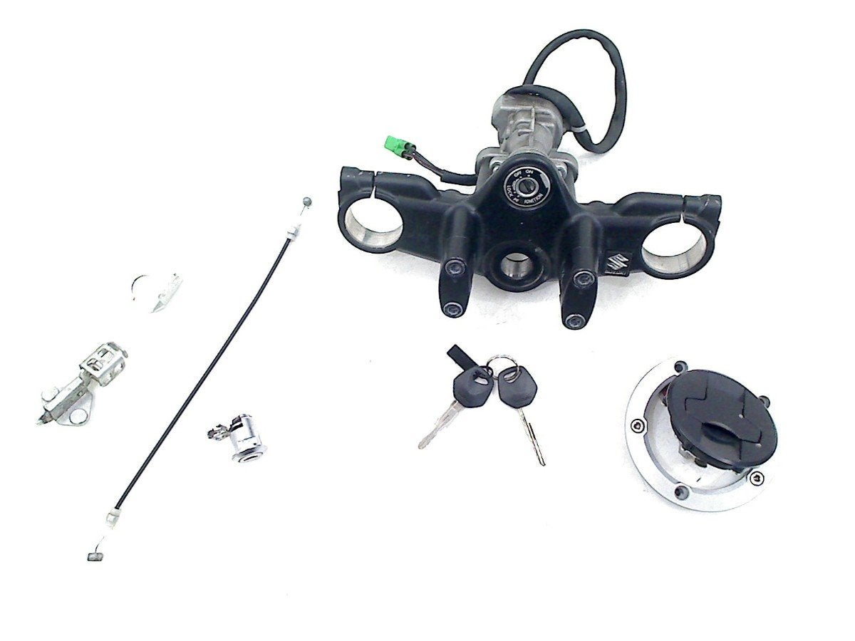 ENSEMBLE DE VERROU ET CYLINDRE DE PORTES SV 650 2021-, Suzuki Deutschland GmbH, Utilisé, Kontakt@suzuki.de, Suzuki-Allee 7
64625  Bensheim, DE