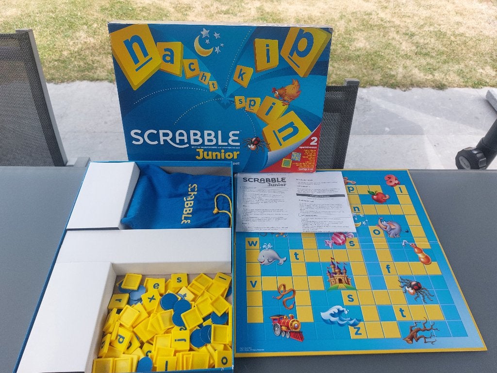 Scrabble Junior 5+, Vijf spelers of meer, Ophalen of Verzenden, Zo goed als nieuw, Mattel