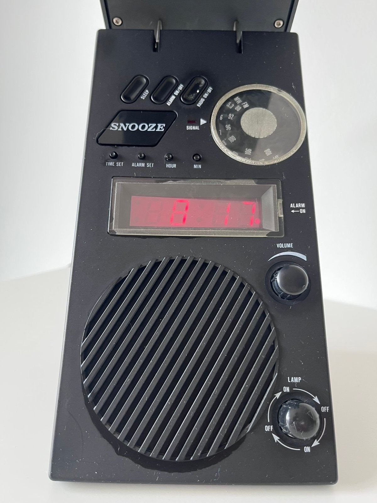 Design wekkerradio met geïntegreerde halogeen leeslamp, Antiek en Kunst, Ophalen of Verzenden