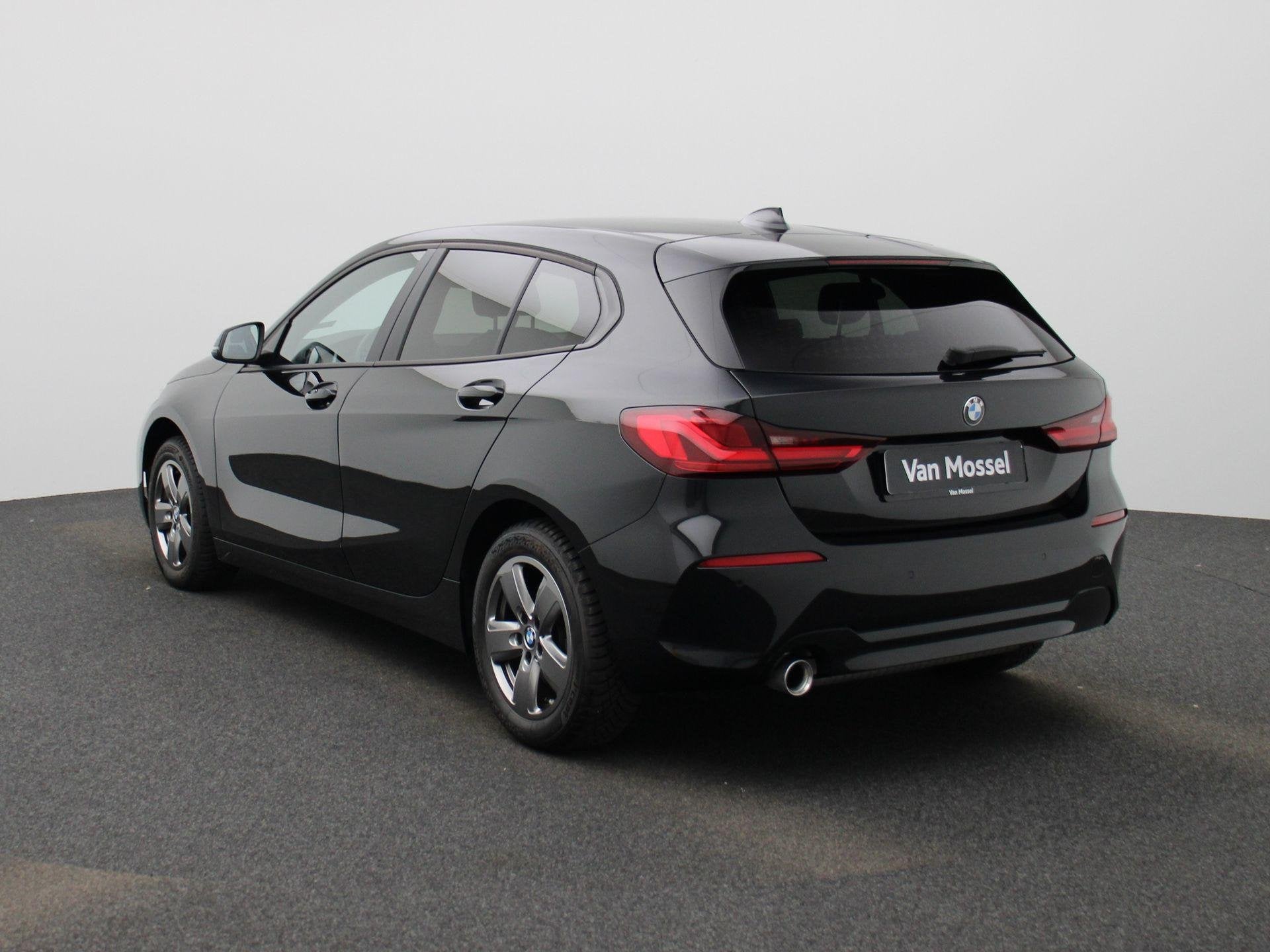BMW 1 Reeks Hatch 116iA (80 kW), Gebruikt, 5 zetels, 3 cilinders, 133 g/km