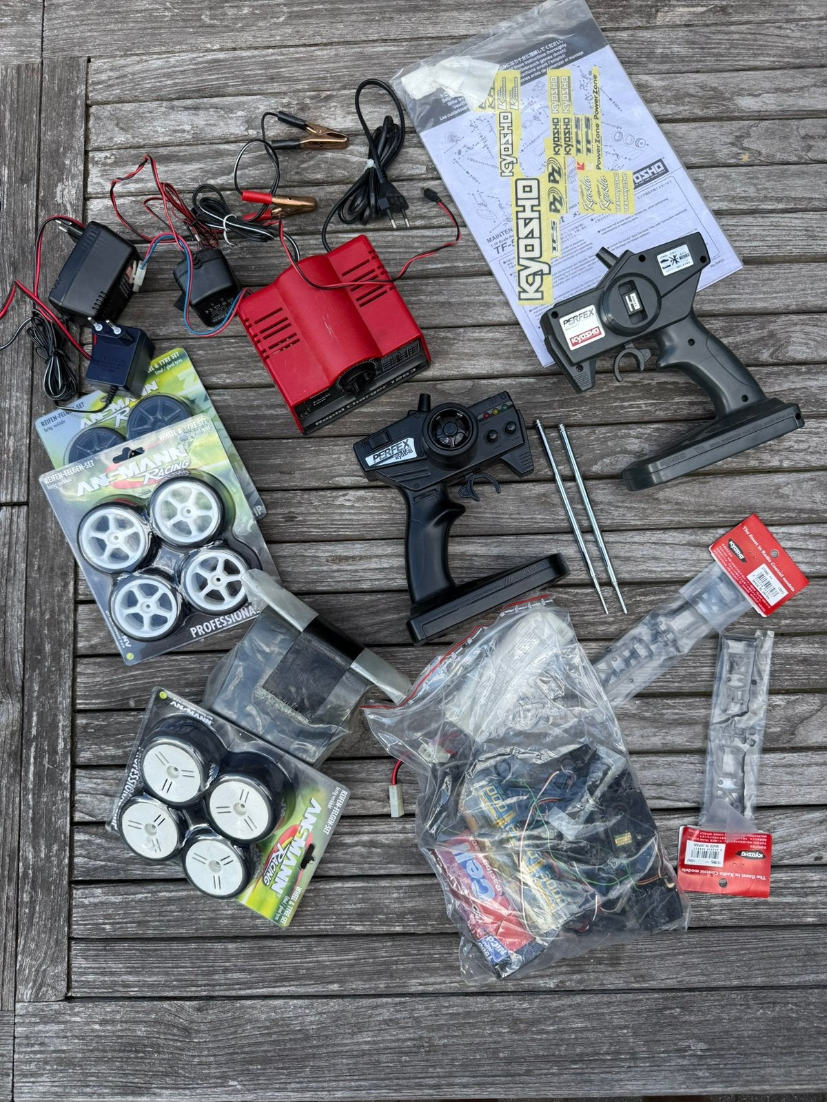 Kyosho Oldschool RC Lot – 3 Wagens, Zenders & Onderdelen, Overige merken, Gebruikt, 1:50 of kleiner, Auto