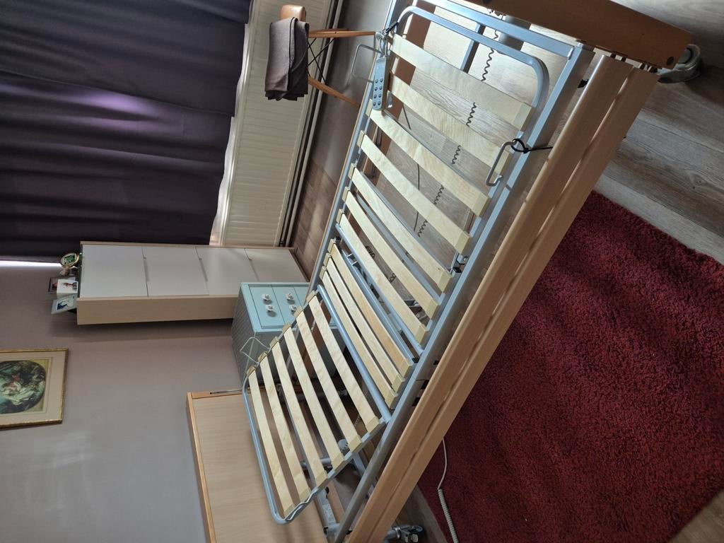 Electrisch zorgbed, Huis en Inrichting, Slaapkamer | Bedden, Ophalen, Verstelbaar, 90 cm, Beige