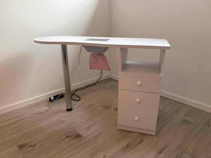 manicure tafel, Ophalen, Zo goed als nieuw