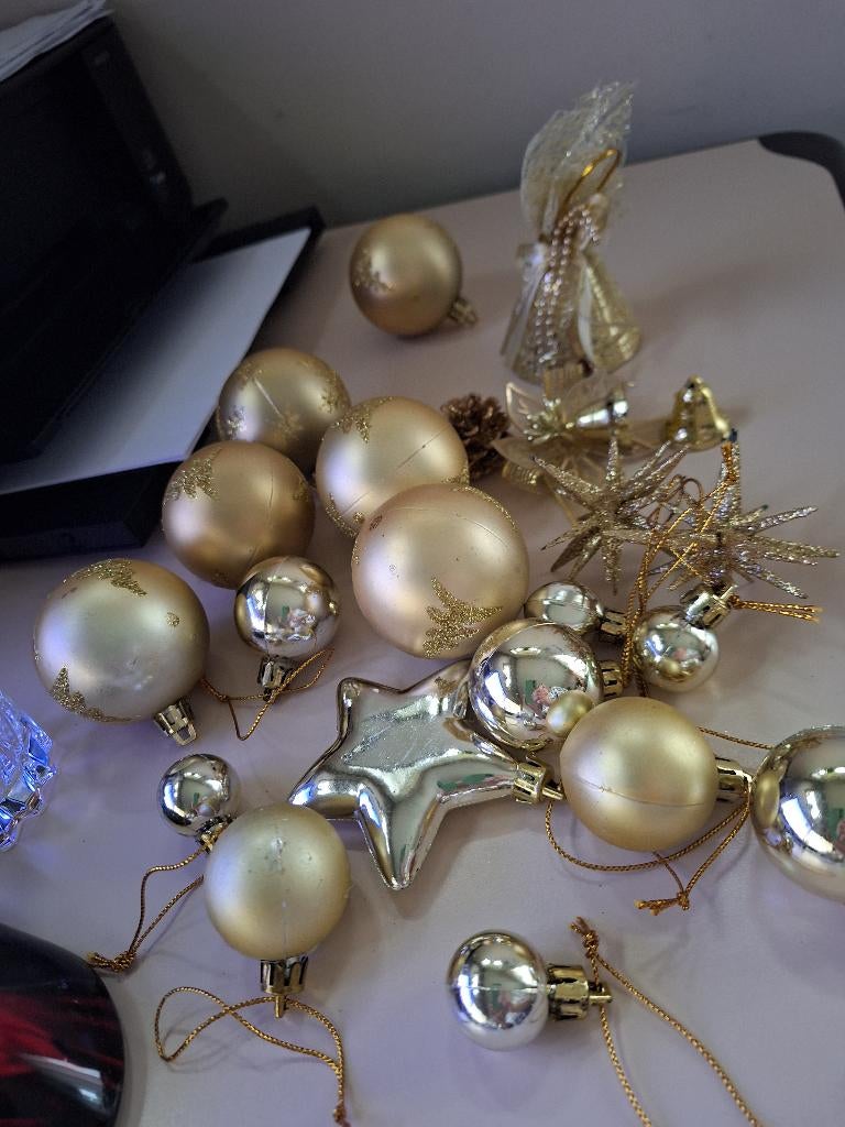 doos goudkleurige kerstballen, Ophalen of Verzenden, Nieuw